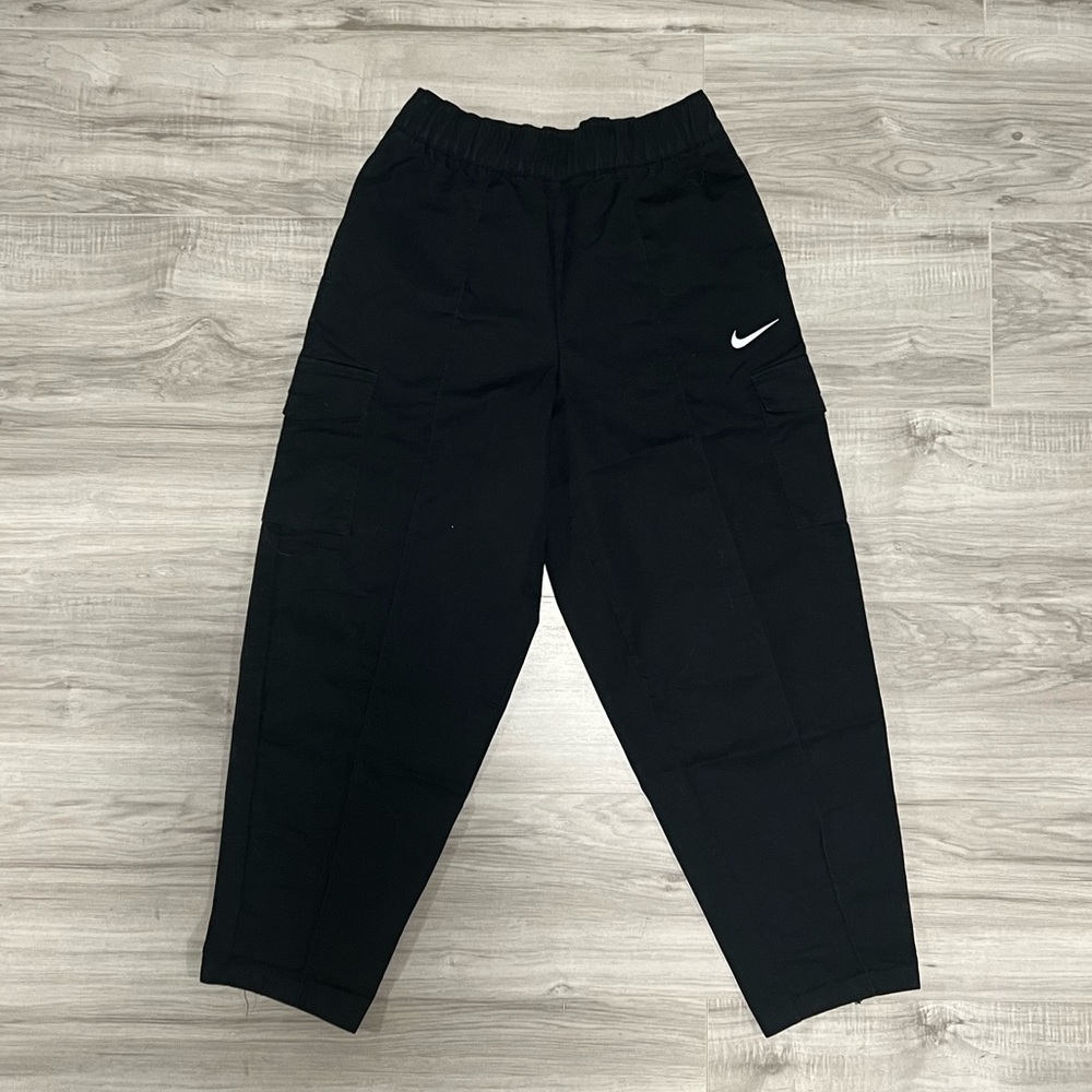 Nike Sportswear Essentials High Waisted Curve Woven Pants